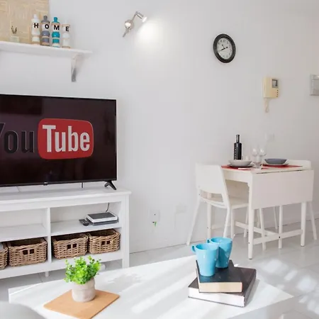 Casa Tiago Centre, Fibre Wi-fi, Bars, Restaurants Shops Nearby *
